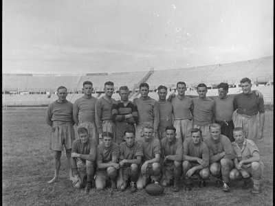 Per distrarsi dalle fatiche della guerra, gli alleati organizzarono infatti nell'ottobre del 1943 uno storico match dove a sfidarsi furono i soldati neozelandesi e quelli britannici.

(F. Alexander Turnbull Library, Welligton, NZ. Ref. DA-04484-F)